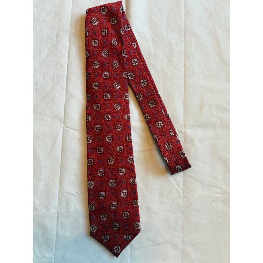 Patrick James Mens Red Geometric Medallion Silk Necktie Made in USA Italy Fabric
